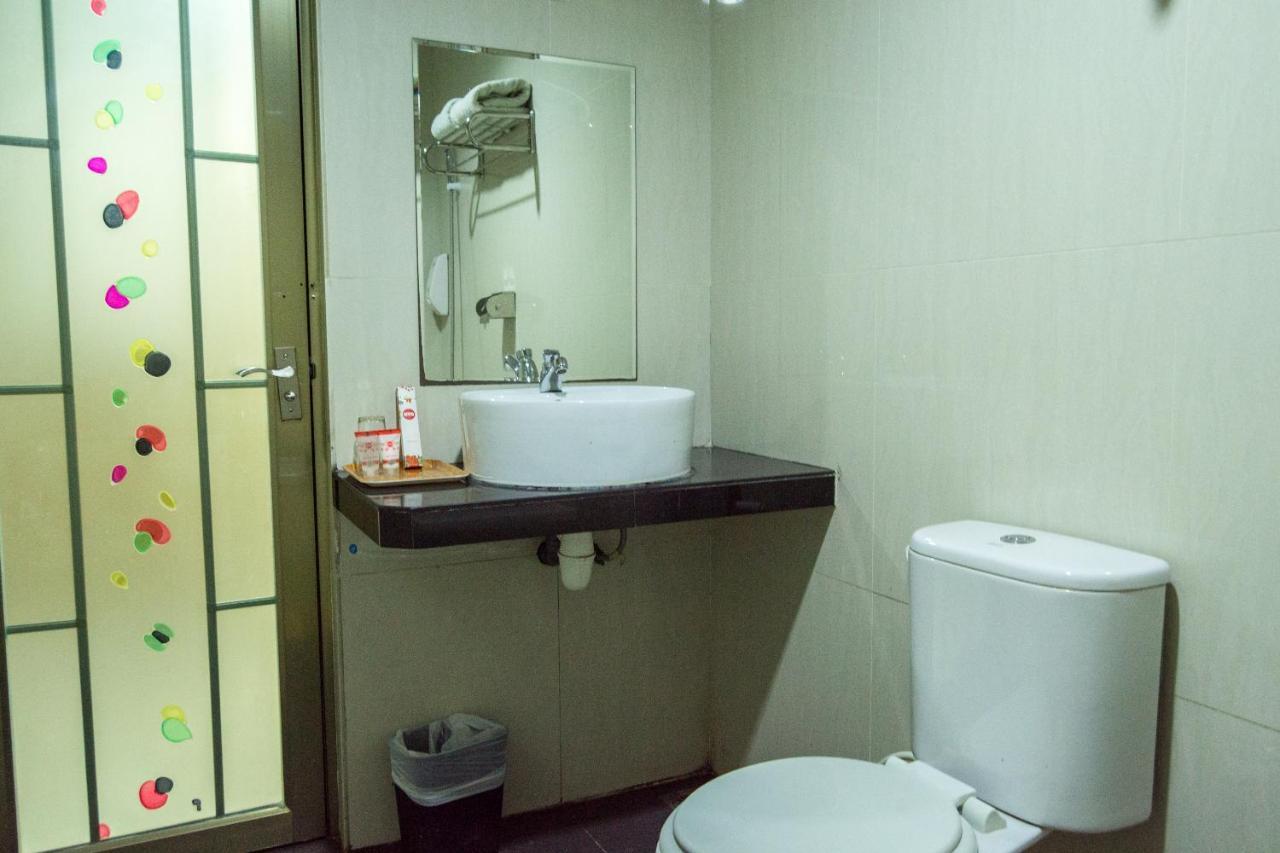 Collection O 625 Hotel Golden Gate Batam Eksteriør billede