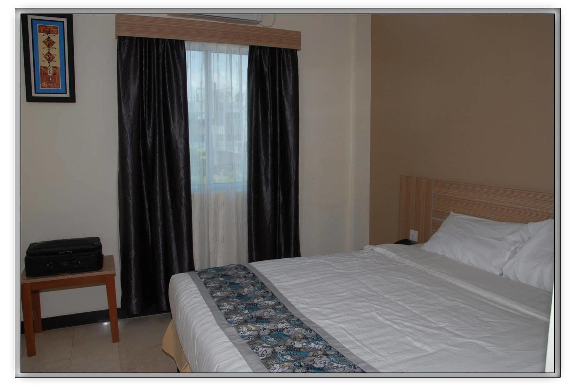 Collection O 625 Hotel Golden Gate Batam Eksteriør billede